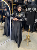 مانتو کلوش پاپیون زنانه جنس مخمل با ترکیب ساتن مدل جواهددوزی پاپیون