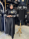 مانتو کلوش پاپیون زنانه جنس مخمل با ترکیب ساتن مدل جواهددوزی پاپیون