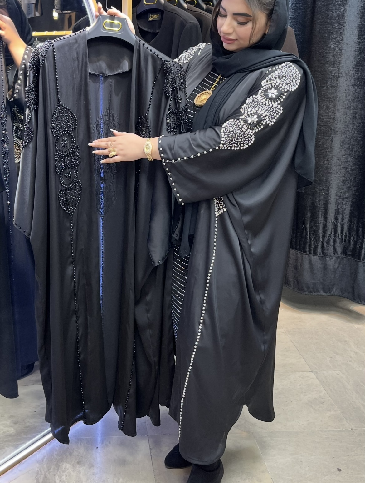 عبای جلو باز جواهر دوزی مدل ترمه ( مشکی و نقره ای)