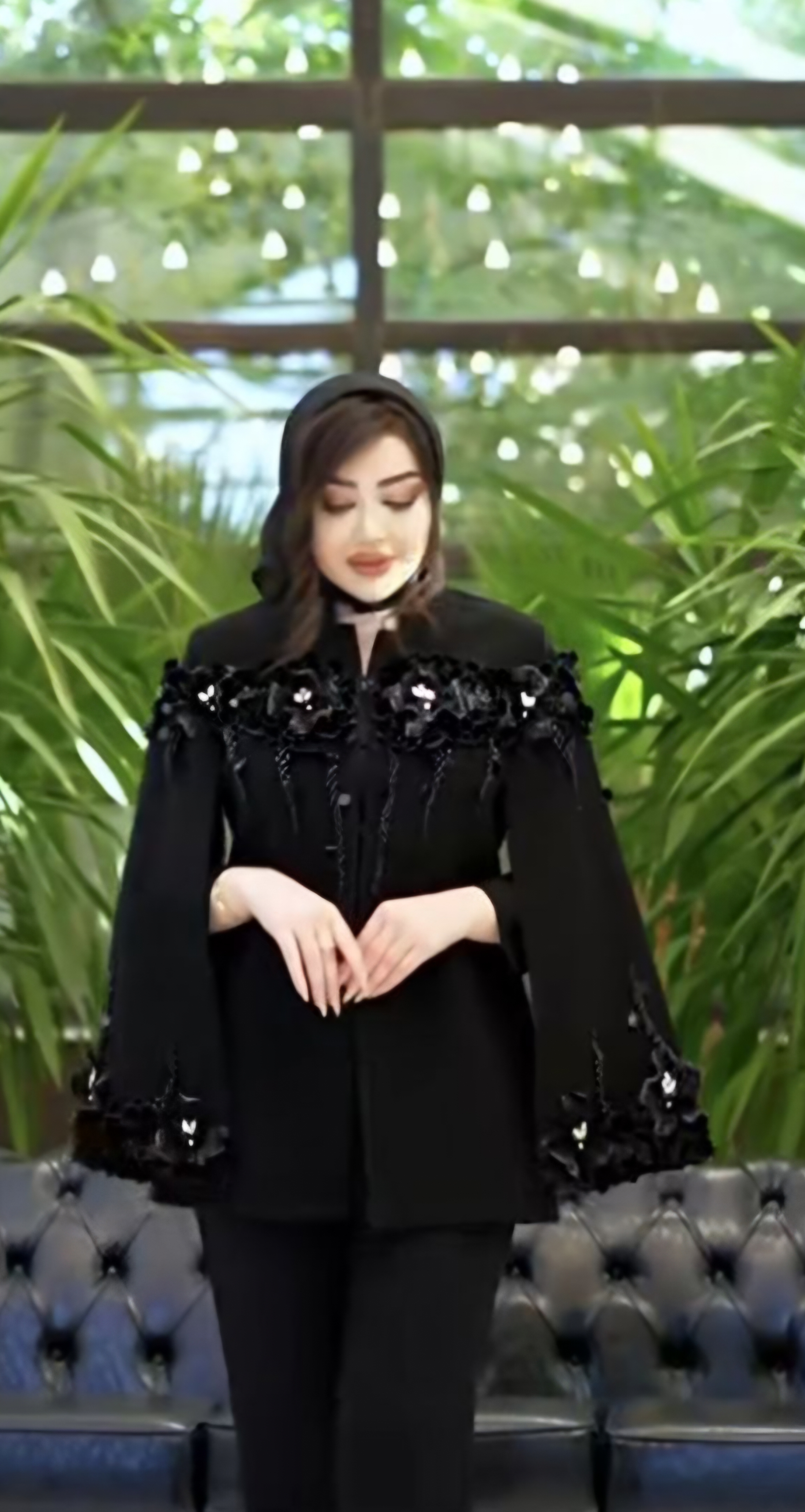 کت زنانه مزونی کرپ بت مدل یقه گرد واستین شنلی گل برجسته