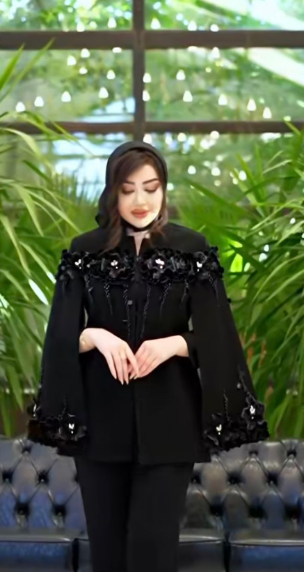 کت زنانه مزونی کرپ بت مدل یقه گرد واستین شنلی گل برجسته